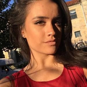 Meet your Posher, Leanna